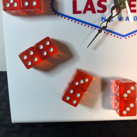 Vintage White Acrylic Las Vegas Dice clock  9x9 “ - Picture 6 of 9